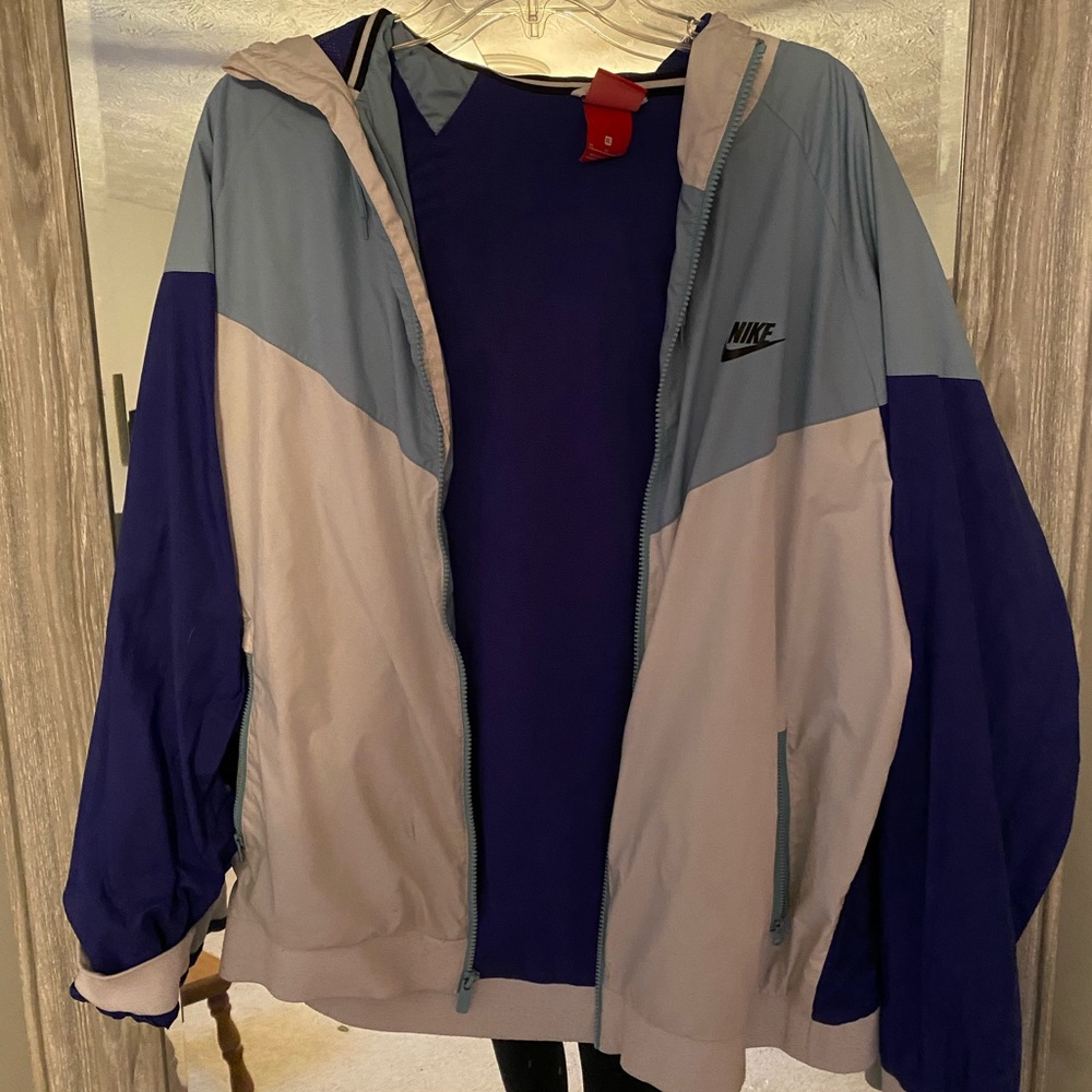 NIKE Windbreaker
